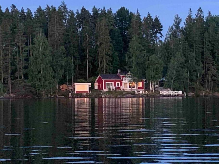 Talludden by the lake Årydssjön, Furuby Exteriör bild